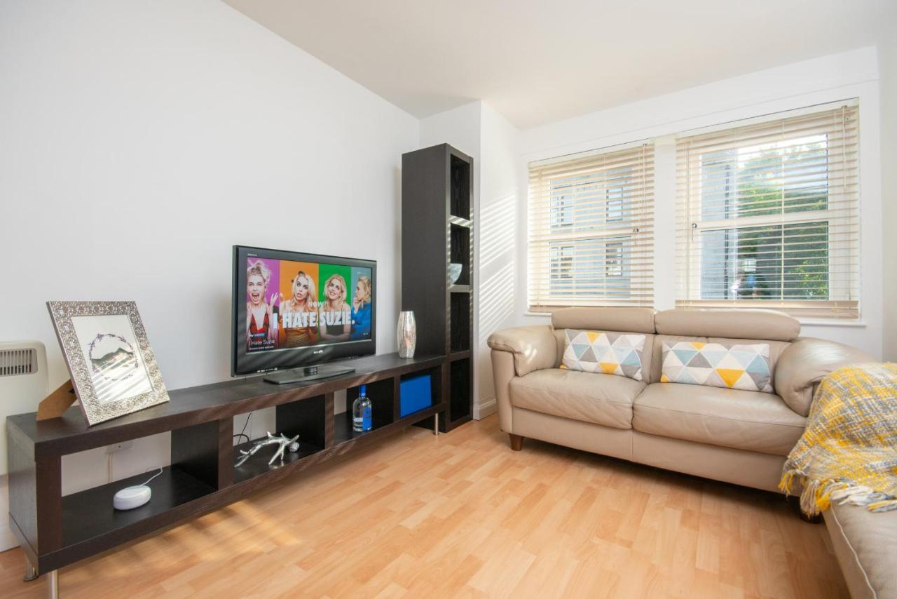 Dwellcome Home: Gated 2-bedroom With Free Parking & Fast Wifi Apartment Aberdeen