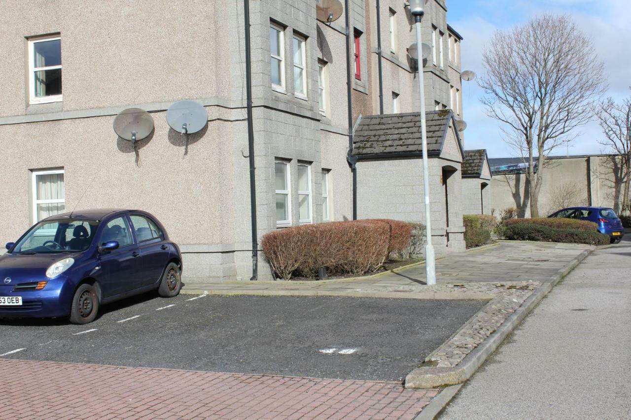 Dwellcome Home: Gated 2-bedroom With Free Parking & Fast Wifi * Aberdeen