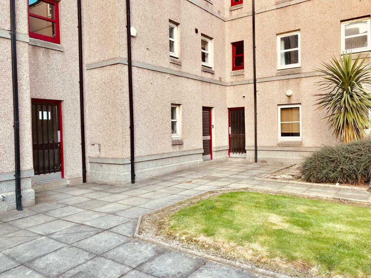 Apartment Dwellcome Home: Gated 2-bedroom With Free Parking & Fast Wifi Aberdeen