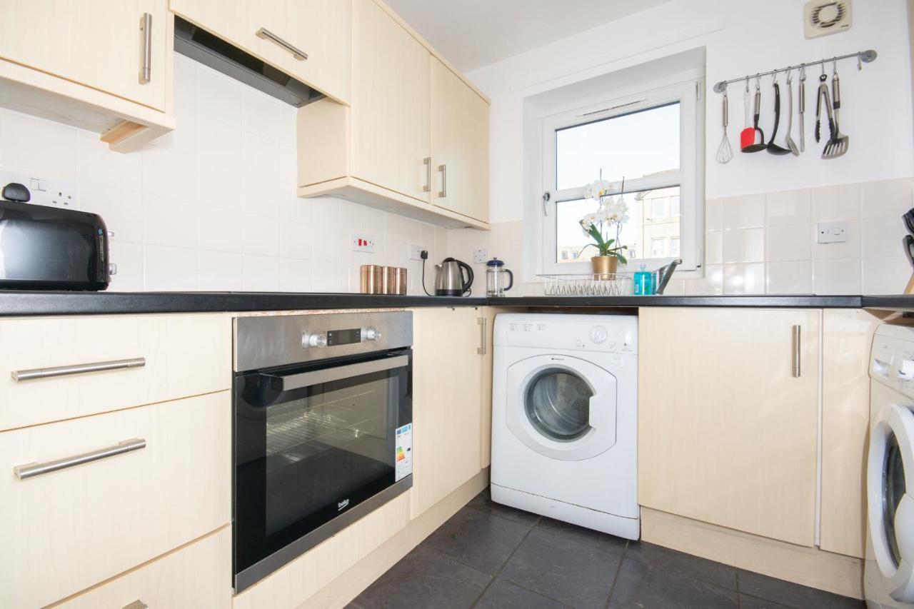 Apartment Dwellcome Home: Gated 2-bedroom With Free Parking & Fast Wifi
