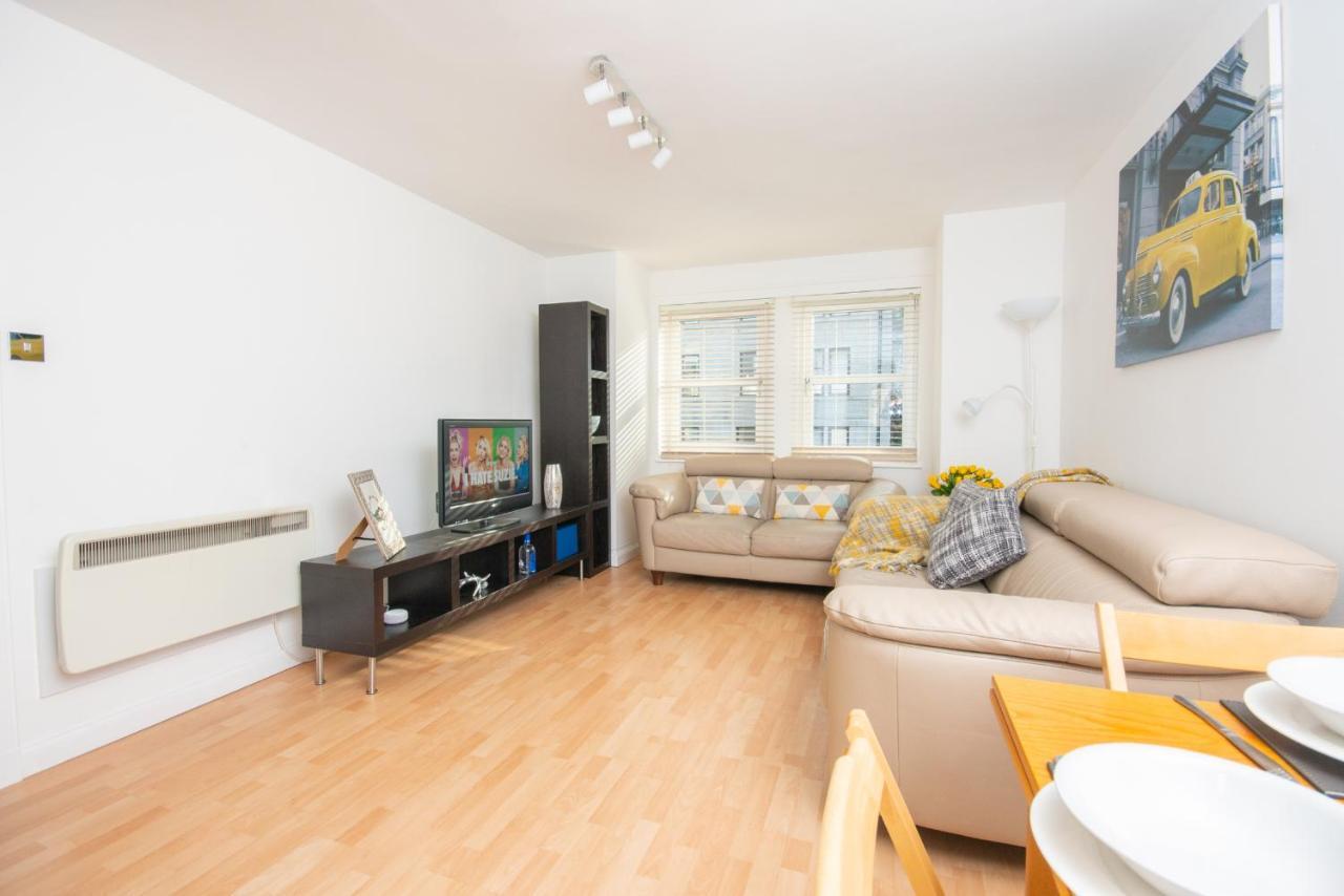 Apartment Dwellcome Home: Gated 2-bedroom With Free Parking & Fast Wifi *